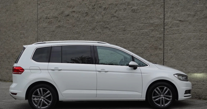 Volkswagen Touran cena 74998 przebieg: 175800, rok produkcji 2019 z Ciechocinek małe 781